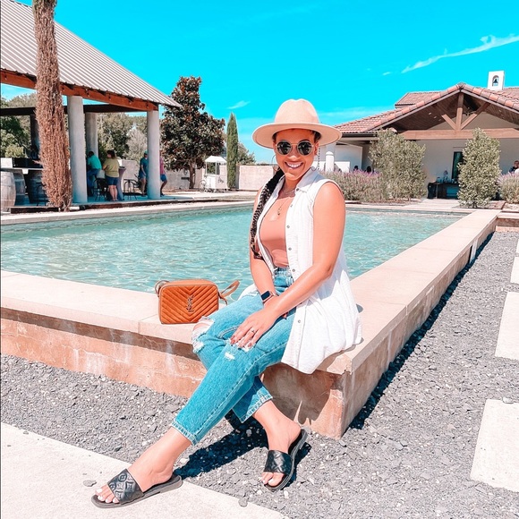 Meet your seller. - Picture 2 of 7